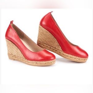 New In Box Viscata Marquesa Leather Red  wedges